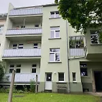 Senffarbenes Fuer Zwei