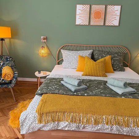 Διαμέρισμα Mustard-colored For Two