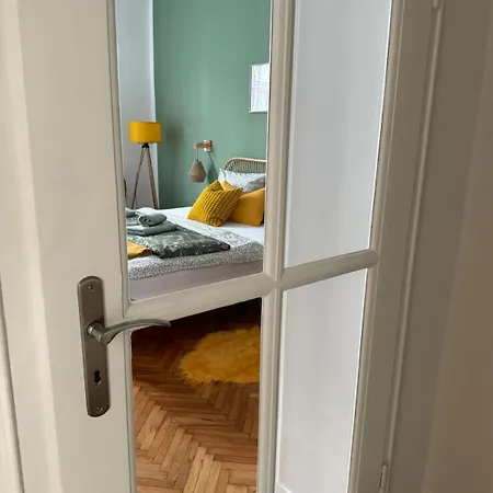 Apartmán Mustard-colored For Two