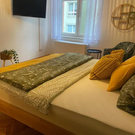 Mustard-colored For Two Apartmán *