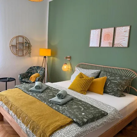 Mustard-colored For Two Apartmán *