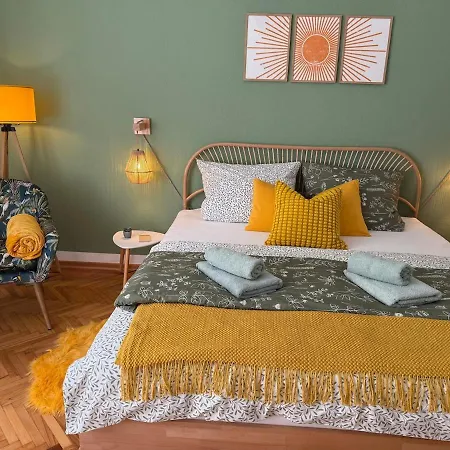 Mustard-colored For Two Διαμέρισμα Bautzen