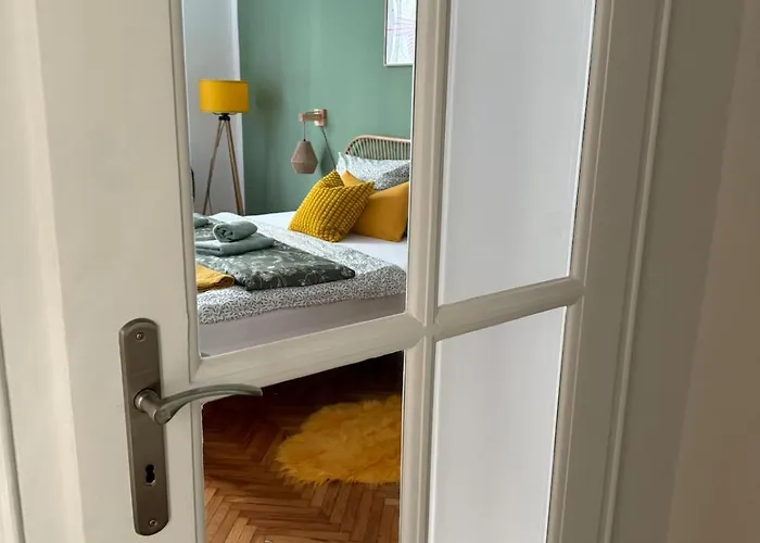 Apartament Mustard-colored For Two