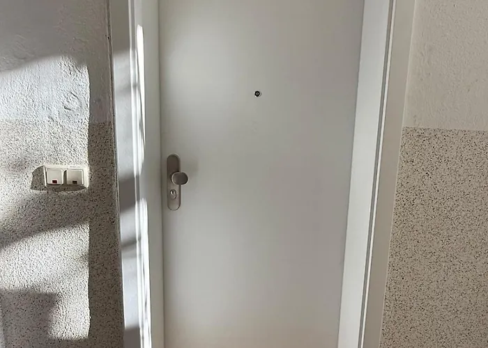 Mustard-colored For Two Apartament *